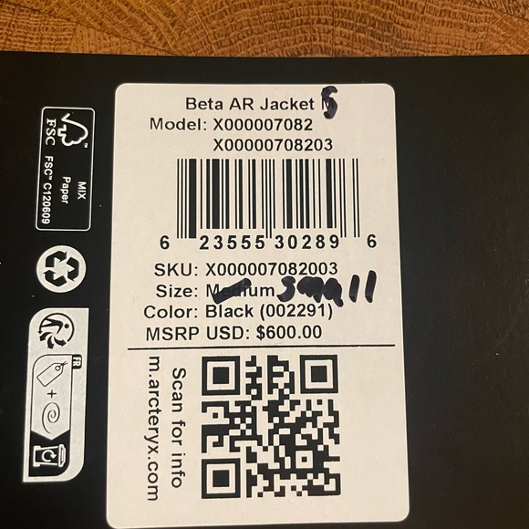 Like new Arc’teryx Men’s Beta Jacket - Picture 8 of 8